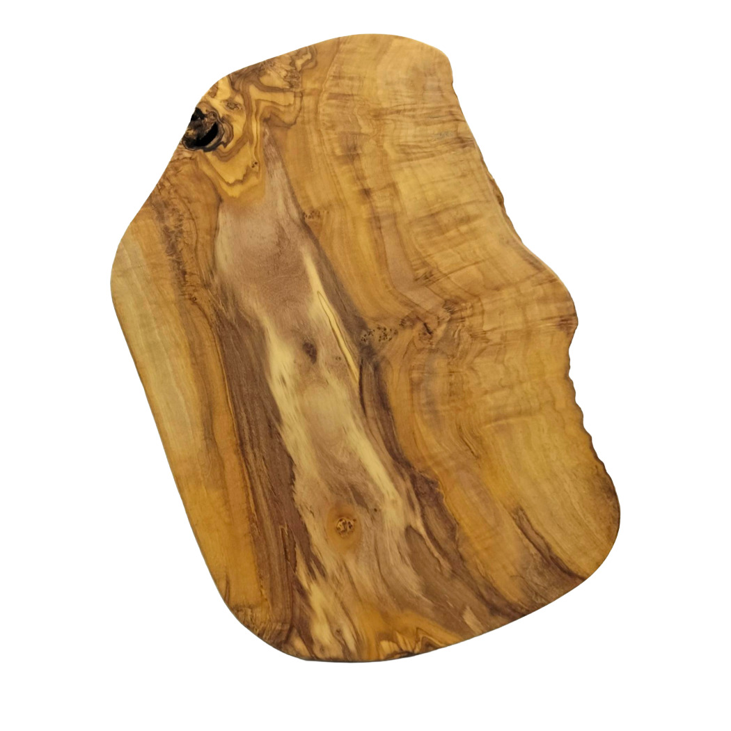 Handgefertigte Holzplatte aus Olivenholz mit natürlicher Maserung und organischer Form.