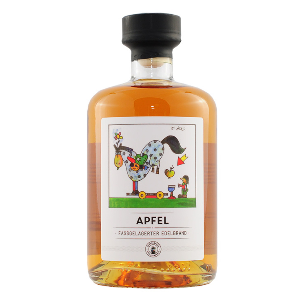 Fassgelagerter Apfel Edelbrand in einer dekorativen Flasche mit buntem Etikett.